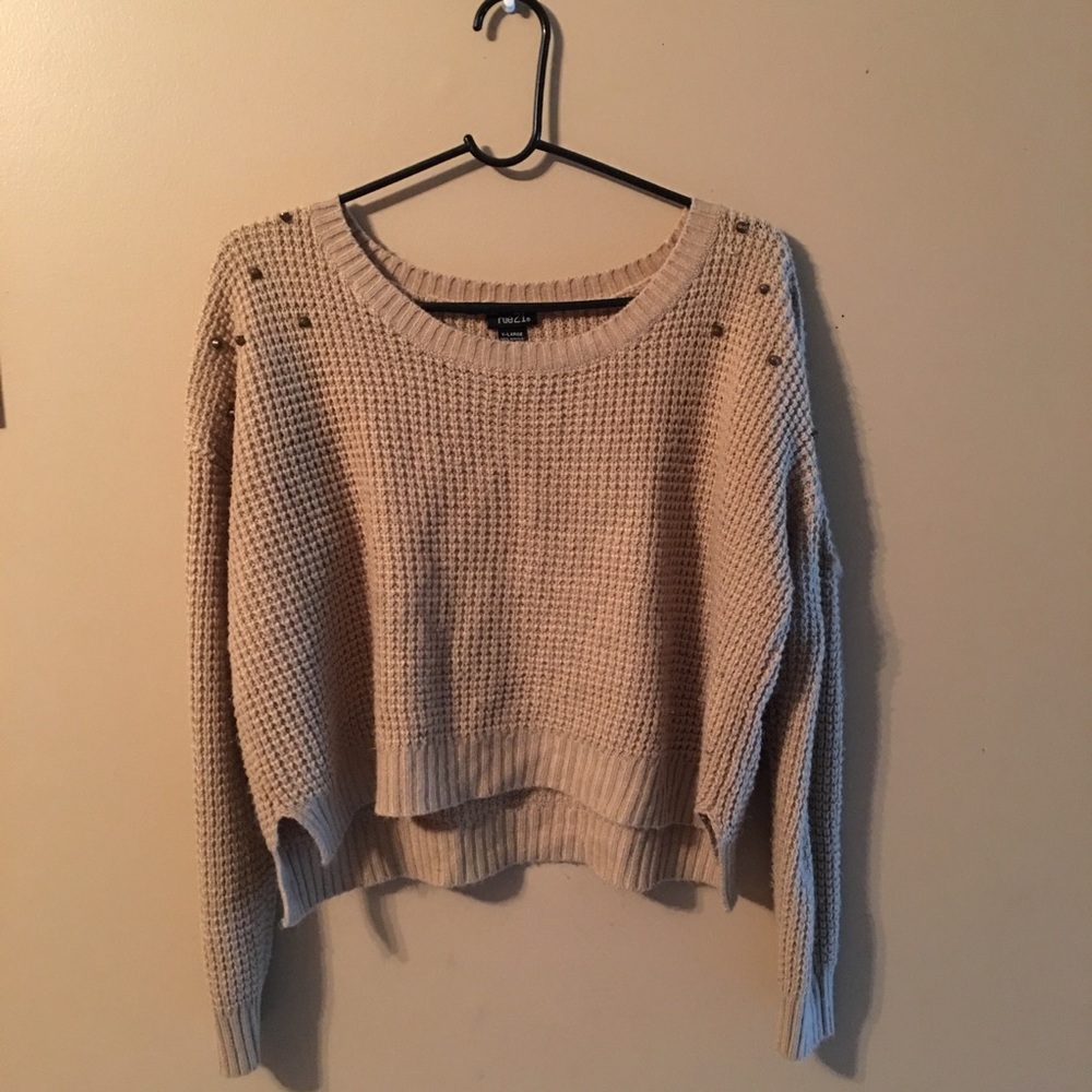 Cropped tan knitted sweater.